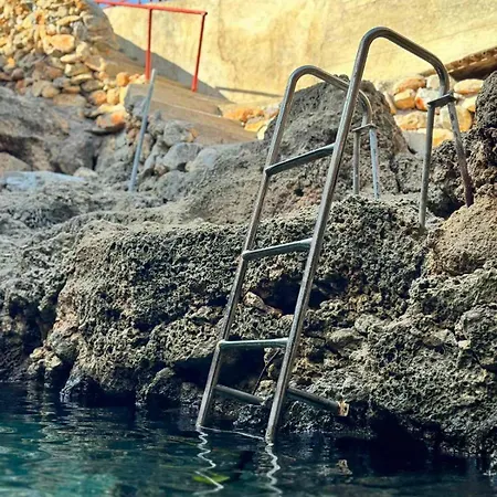 Willa Athevillas Antonis Mína