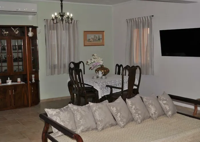 Βίλα Athevillas Antonis Μίνα